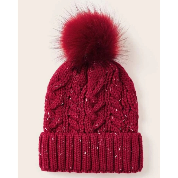 VIVA BOUTIQUE Accessories - VIVA | Pom Pom Decor Beanie